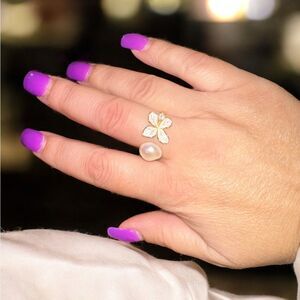 Elegant Adjustable freshwater Pearl and Flower Ring